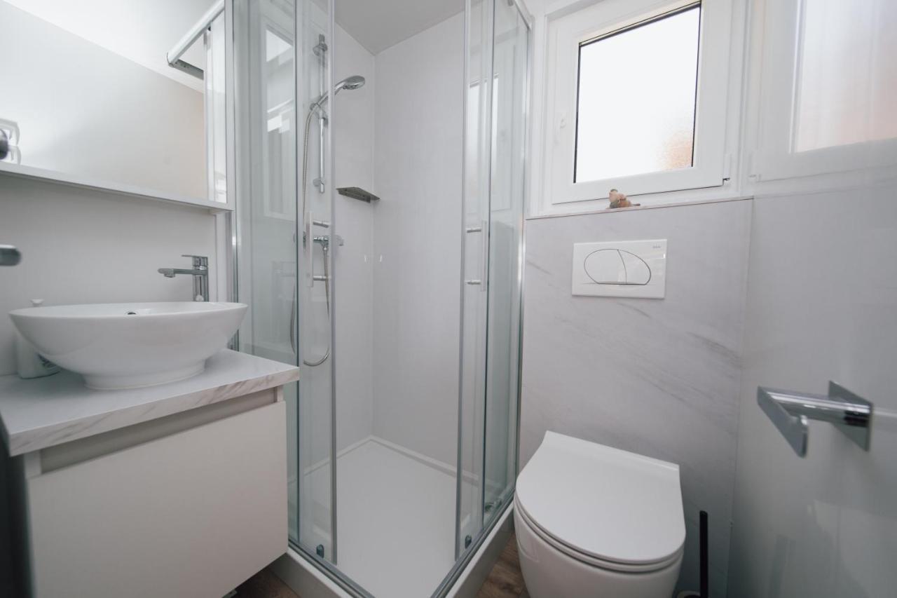 Mobile Homes Selce - Lighthouse Buitenkant foto