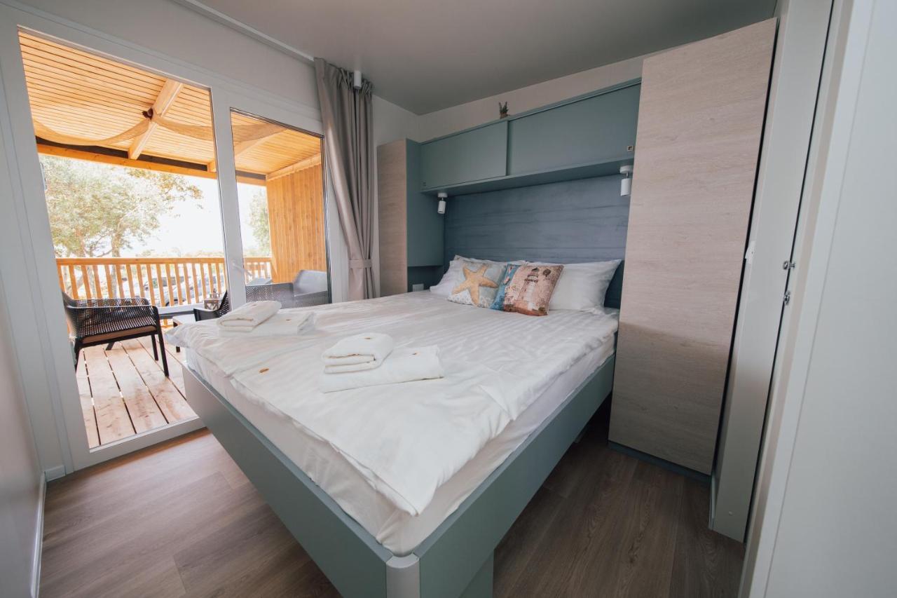 Mobile Homes Selce - Lighthouse Buitenkant foto
